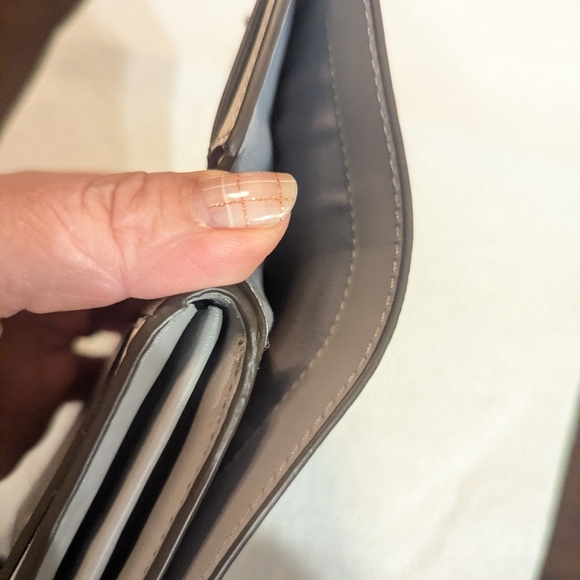 Tory Burch Pebble Leather Wallet in Light Gray - Picture 3 of 4